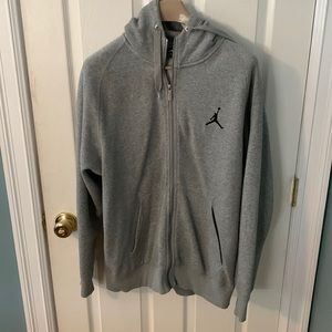 Jordan Essentials
Men's Full-Zip hoodie